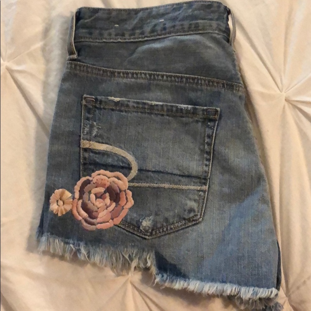 American Eagle Outfitter Hi-rise shorts - Picture 2 of 8